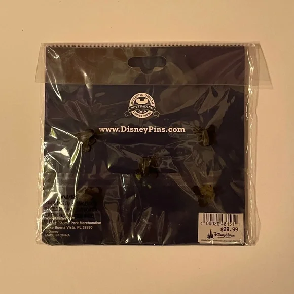 Disney booster pins - Picture 2 of 2